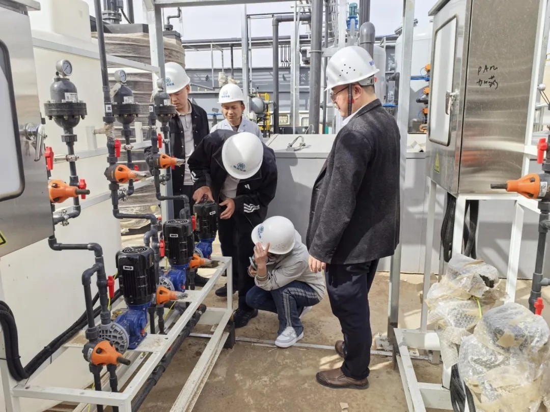 1747098236153468t48R.jpg ef49206eb466e333a56d81f8e7c5ece.jpg